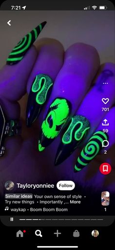 Halloween Nails Acrylic Oogie Boogie, Ooey Boogie Nails, Bogie Boogie Nails, Oogie Boogie Halloween Nails, Nightmare Before Christmas Nails Oogie Boogie, Oogy Boogie Nails, Oogie Boogie Nails Almond, Oggie Boggie Nail Designs