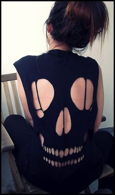 Style Rock, Skull Shirt, Creative Tshirt, Estilo Punk, Punk Outfits, Skull Shirts, Dark Fashion, Cut Shirts, Pastel Goth