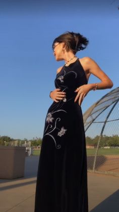 Dress, black dress, summer dress, summer, hairstyles, tik tok, poses, women, pretty Formal Inspo Outfits, 90s Black Prom Dress, Black Dresses Aesthetic, 90’s Prom Dresses, 90’s Prom Dress, Dark Feminine Dress, Edgy Prom Dress, Long Dress Aesthetic, 90s Long Dress