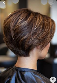 Short Haircuts Straight Hair, Messy Hairstyles For Short Hair, Cortes Bob, Modern Pixie, Pixie Haircut Ideas, Stacked Hair, Chin Length Hair, Pixie Haircut For Thick Hair