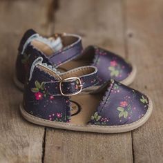 Boys Fashion Trends, Cheap Kids Clothes, Floral Sandals, Baby Moccasins, Toddler Girl Style, Organic Baby Clothes, Baby Boy Fashion, Fashion Fall