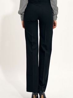 After many seasons of the dominance of slim-fitting pants, models with wide legs, the so-called wide leg, have returned. Pants with loose legs look perfect in a set with a jacket of the same color, creating an elegant total look. The pants have a raised top, so they optically lengthen the silhouette. Spandex 2.1 % Polyester 74.8 % Viscose 23.1 % Size Lenght Hips width Waist width 36 106 cm 95 cm 73 cm 38 106.5 cm 99 cm 77 cm 40 107 cm 103 cm 81 cm 42 107.5 cm 107 cm 85 cm 44 108 cm 111 cm 89 cm Trousers Women Casual, Womens Yellow Dress, Womens Beach Dresses, Maternity Tunic, Black Wide Leg Trousers, Red Dress Women, Total Look, La Fashion, Womens Black Dress