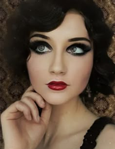 Evil s Makeup Looks Roaring 20s Makeup, 1920 Makeup, Gatsby Makeup, Flapper Makeup, Art Deco Makeup, 20s Makeup