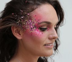 Half Face Makeup, Disco Makeup, Glitter Ideas, Glitter Makeup Looks, Carnival Makeup