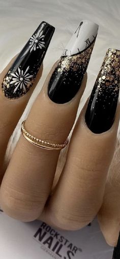 very cool New Year Nail, Acrylics Nails, January Nail Designs, New Year Nails, Nail Art Noel, 2022 Nails, New Years Nail Art, Tips Nails