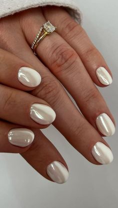 How to Do Chrome Nails Step By Step Tutorial | White Chrome Nails Designs For Inspo Vanilla Chrome Nails Short, White Dip With Chrome, Short White Pearl Nails, Milky White Chrome Nails Short, White Crome Nails Almond French, Milky French Manicure Almond, Vanilla Chrome Nails French Tip, White Chrome Gel Nails, White Chrome Toe Nails