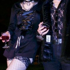 Vampire Outfits Aesthetic, Vampire Outfits, Dark Couple, Grunge Couple, Catty Noir, Hipster Grunge, Smink Inspiration, Mia 3