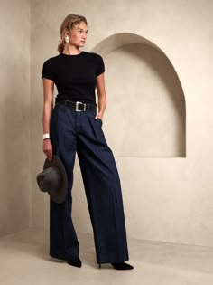 Côte Wide-Leg Jean | Banana Republic Leg Pants Outfit, Banana Republic Jeans, Looks Black, How To Hem Pants, Looks Chic, Blue Pants, Business Casual Outfits, Looks Style, Work Attire