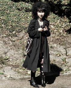 Original Gothic Fashion, Ghotic Fashion Outfit, 80s Goth Pictures, London Goth Fashion, 80s Trad Goth Aesthetic, Goth Punk Outfits Aesthetic, Gothic 90s Fashion, Trad Goth Outfits Women, Traditional Gothic Fashion