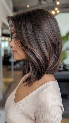 👑🌟 Refined Bob Longer On One Side Lob Haircuts | Transformative Trend Haircuts With Balayage, Bouncy Bob, Lob Haircuts, Chic Hairstyle, Medium Bob Hairstyles, Bouncy Hair, Sleek Bob, Lob Haircut, Busy Lifestyle