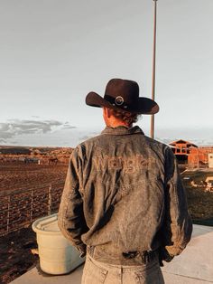 cade eaton heartless elsie silver Cowboy Husband Aesthetic, Rancher Aesthetic Man, Cowboy Aesthetic Outfits Men, Cowboy Photoshoot Men, Country Man Aesthetic, Cowboy Aesthetic Men, Country Men Outfits, Cowboy Romance Aesthetic, Mens Country Outfits