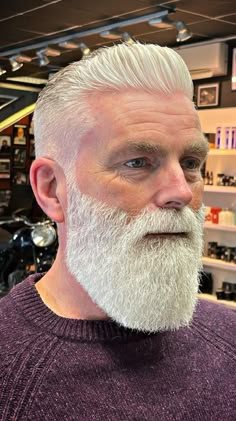 Brow flow with grey hair is for those who have a few years on them and can make it look fabulous with those silver strands breaking the monotony. Masculine Things, Flow Haircut, Beard Styles Shape, Beard Ideas, Older Men Haircuts, Bald With Beard, Mustache Styles