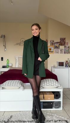 Cr: TikTok@birteko Green Dress Boots, Dark Green Business Outfit, Green Blazer Outfits For Women Winter, Green Dress Office Outfit, Fall Green Outfits Women, Green Slip Dress Outfit Winter, Green Outfit Formal, Green Classy Outfit, Finance Outfits Women