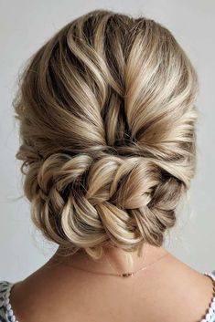 Wedding Hairstyles For Medium Hair, Wedding Hairstyles Bride, Hairstyles For Medium Hair, Braided Hairstyles Updo, Hair Wedding, Wedding Pins, Wedding Hairstyles For Long Hair, Braided Updo