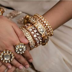 Bangles With Lehenga, Kundan Bangles Set, Kundan Kada Design, Bangles Photoshoot, Bangle Photoshoot, Rajputi Bangles, Bangles Aesthetic, Kundan Rings, Kundan Bracelet