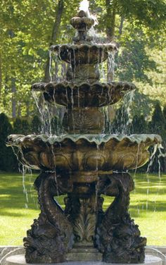 a water fountain in the middle of a park