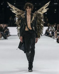 Men Weird Fashion, Model Men Runway, Male Extravagant Fashion, Villain Fashion Men, Fae Aesthetic Clothes Male, Male Avant Garde Fashion, Male Met Gala Looks, Fairy Outfit Male, Men’s Couture