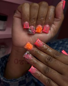 Short Chrome Nails With Charms, Short Junk Nail Designs, Vacation Nails Black Women, Cruise Nails Caribbean, Braider Nails, Square Nail Ideas, Trends Summer 2024, Nails Simple Summer, Nails Acrylic Fall