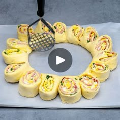 a video demonstrating how to make an appetizer roll wreath with ham, cheese and lettuce