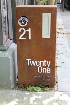 there is a sign that says twenty one on it