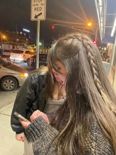 city girl aesthetic, cute hairstyle, candid photo Down Town Girl Hairstyles, Downtown Hairstyles, Downtown Girl Hair, Hair For Church, Skater Girl Hairstyles, Skater Hairstyles, Ivy University, Candid Photos Aesthetic