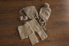 Wool Outfit, Knitted Bonnet, Knitted Outfit, Wool Products, Hat With Pom Pom, Newborn Wrap, Wool Clothing, Newborn Hat, Newborn Props