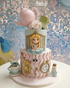 there is a cake that looks like alice in wonderland