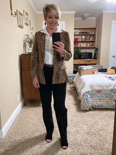 leopard blazer outfit for work, women's work wear Leopard Blazer Outfit, Office Wear Outfit, Sleeveless Blazer Vest, Over 40 Fashion, Black Pants Outfit, Leopard Blazer, Leopard Outfits