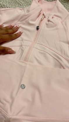 Pink Lulu Aesthetic, Vita Pink Lululemon, Lululemon Set Outfit, Pink Lululemon Aesthetic, Pink Lululemon Set, Lululemon Outfit Black Women, Lululemon Christmas, Lululemon Colors, Lulu Set