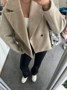 Vinter Mode Outfits, Trenchcoat Style, Mantel Outfit, Grey Sweater Outfit, Looks Pinterest, California Outfits, Preppy Sweater