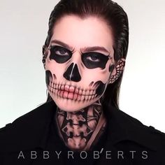 Abby Roberts, Dekorasi Halloween, Cute Halloween Makeup, Halloween Makeup Pretty, Cool Halloween Makeup, Halloween Eye Makeup, Amazing Halloween Makeup, Halloween Makeup Inspiration