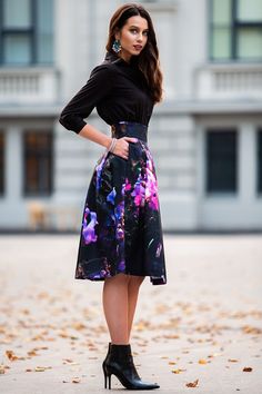 Floral Printed Skirt, High Waist Skirt, Plus Size Clothing Purple flared skirts with purple flower print. ➤ Features > Skirt length: 70 cm (27.5') > high waist skirts > waistband > wide front and back pleats > fully flared skirts > side pockets > mid length ➤ Sizing My Size Guide in FAQ section below will help you define the perfect size match. The item can also be made according to your measurements - just message them to me. ➤ Delivery Your item is made-to-order and will b Fitted Full Skirt Bottoms For Cocktail, A-line Gathered Skirt For Cocktail, Cocktail A-line Gathered Skirt, Cocktail Full Maxi Skirt For Spring, Spring Cocktail Full Maxi Skirt, Relaxed Midi Skirt For Cocktail Occasions, Retro Knee-length Party Skirt, Cocktail Knee-length Skirt For Spring, Lined Flared Skirt For Cocktail Occasions