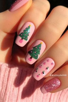 Green And Pink Christmas Nails, Hats Classy, Pink Christmas Nail Designs, Pink Winter Nails, Christmas Nail Trends, Pink Christmas Nail, Starry Christmas, Nails 2025