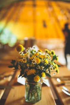 Book seating!   1960s inspired wedding  Plus lots of other neat ideas like Using books as table seating! Shift Wedding Dress, Yellow Wedding Theme, 1960s Wedding, Books Wedding, Yellow Wedding Flowers, 1960s Inspired, Bright Wedding, Flowers Yellow