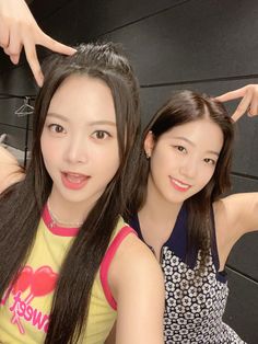 Kazuha Nakamura, Sakura Miyawaki, Cat Pose, K Pop Star