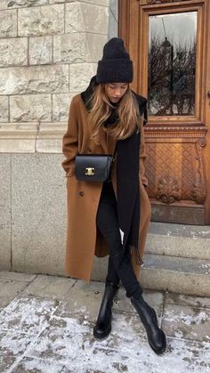 70+ Best Classy Baddie Winter Outfits For Women [2023] For Different Occasions Brown Coat Outfit, Amsterdam Outfit, Long Coat Outfit, Winter Outfits Aesthetic, Winter Travel Outfit, Classy Winter Outfits, Winter Outfits Cold, Cold Outfits, Cold Weather Outfits