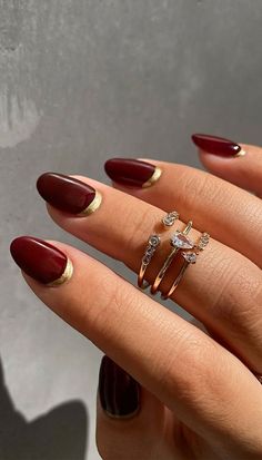 Burgundy Nail Polish Designs, Burgundy Geometric Nails, Burgundy Gel Nails Fall, Bridesmaid Nails Wine Color, Autumn Nail Colours 2022, Burgundy Nails Gold Accent, Wine Nails With Gold, Burgundy Gold Nails, Dark Wine Nails