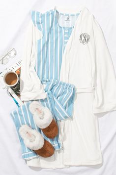 Our Monogrammed Softspun Robe is pretty much just like your favorite sweatshirt —but better! Reach for this cozy sweatshirt robe that is ideal for after-shower tasks, like hair and makeup. Our cozy personalized robe is an effortless way to add an extra layer on slightly chilly days, or to add to your fave monogrammed Marleylilly pajama set for a lazy Saturday while lounging at home. Personalized Robes, Monogrammed Pajamas, Lazy Saturday, Monogram Outfit, Personalized Robe, Grey Baby, Aqua Turquoise, Black Gift, Cozy Sweatshirts