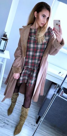 brown leather coat Ripped Jeans Heels, Fall Outfits Brown, Green Summer Dresses, Top Summer Outfits, Brown Leather Coat, Best Casual Outfits, Perfect Fall Outfit, Pink Mini Skirt, Online Fashion Stores