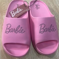 Margot Robbie Pink, Barbie Pink Shoes, Barbie Merchandise, Barbie Products, Barbie Items, Barbie Gifts, Barbie Doll Set, Barbie Logo, Printed Flip Flops