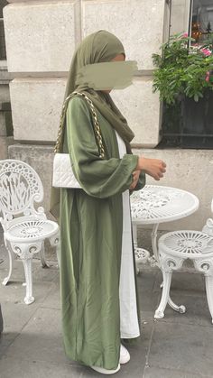 Arabic Abaya Designs, Arabic Abaya, Hijab Outfit Summer, Abaya Styles, Islamic Modest Fashion, Modest Outfits Muslim, Hijab Fashion Summer, Estilo Hijab