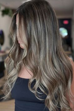 Woman with medium brown hair and lighter highlights. Hair With Light Highlights, Brown Hair With Light Highlights, Cute Brown Hair, Brown Hair Highlights, Hair Highlights Ideas, Dimensional Balayage