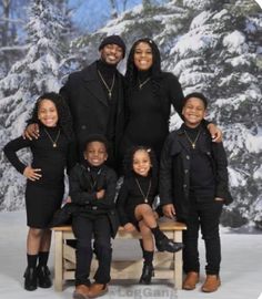 Family Winter Photoshoot Outfits Black, Black Christmas Family Photoshoot, Black Family Of 6 Photoshoot, All Black Family Christmas Pictures, All Black Christmas Pictures, Black Families Photoshoot, Family Photos In Black Outfits, Formal Christmas Pictures Family Black, Blended Black Family