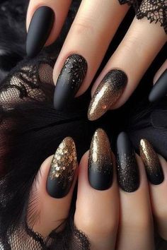 Gold Gel Nails, Black Gold Nails, Black Nails With Glitter, Matte Black Nails, November Nails, Gold Glitter Nails, Glamorous Nails, Dipped Nails, Bridal Nails