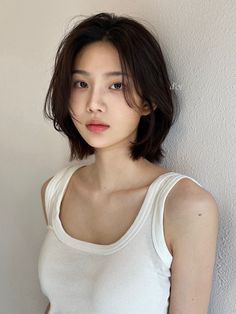 Asian Short Bob Haircut, Korean Hair For Round Face, Chin Length Hair Asian, Short Bob Asian Hair, Asian Girl Short Haircut, Short Haircuts Asian, Short Hair Styles For Thick Hair Women, Short Asian Bob, Short Hair Styles Asian