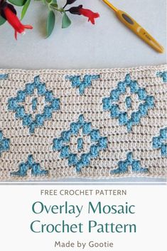 the crochet pattern for an overlay mosaic is shown in blue and white