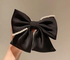 fb-feed Layered Short Bob, Diy Hair Accessories Tutorial, Hair Accessories Diy Headband, Black Hair Bow, Hair Bows Diy Ribbon, Pearl Hairpin, Embroidered Hair Bows, Headband Diy, Diy Hair Scrunchies