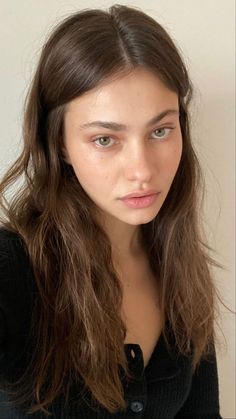 Brunette Green Eyes, No Make Up Make Up Look, Brown Hair Green Eyes, Cruelty Free Skin Care, Flawless Skin, Green Hair, Mode Inspiration, Green Eyes