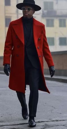 Red Christmas Outfit, Red Overcoat, Christmas Outfit Men, Red Long Coat, Old Man Fashion, Xmas Outfit, Estilo Hipster, Red Trench Coat, Trench Coat Style