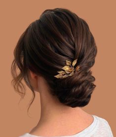 This beautiful set of 1/ 2 or 3 bridal hair pins with golden leaves on it. It looks beautiful above a bun, chignon, a half-up hair style or a plait.  The wire is flexible so the vines can be shaped how you like. Perfect for the bride or bridesmaids. Updo With Gold Hair Piece, Bridesmaids Hair Accessories, Prom Updos For Thinner Hair, Wedding Makeup Classic, Hair Do Bridesmaid, Prom Hairstyles For Thinner Hair, Up Does, Wedding Hair For Mother Of The Bride, Bride Hair Accessories Headpieces